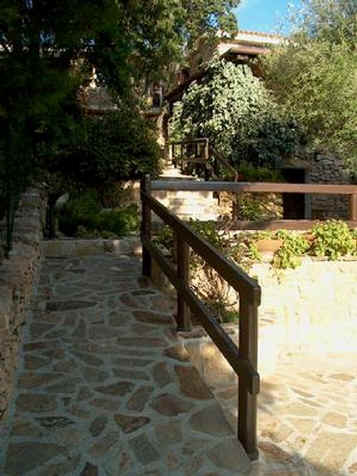 L'ingresso e parte del giardino